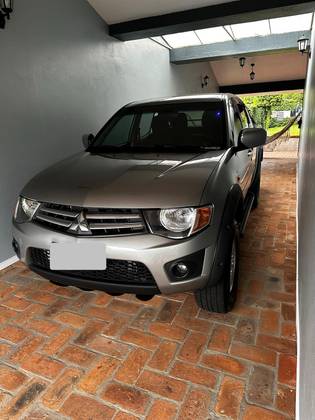 MITSUBISHI L200 TRITON 3.2 GLS 4X4 CD 16V TURBO INTERCOLER DIESEL 4P MANUAL MITSUBISHI L200 TRITON 3.2 GLS 4X4 CD 16V TURBO INTERCOLER DIESEL 4P MANUAL